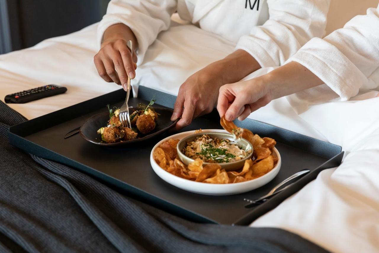 The Mayfair Christchurch Extérieur photo Room service