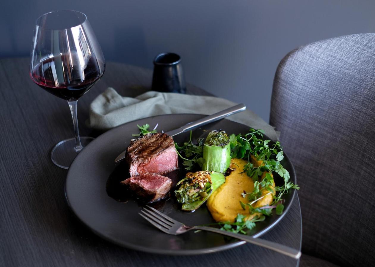 The Mayfair Christchurch Extérieur photo A steak and wine dinner